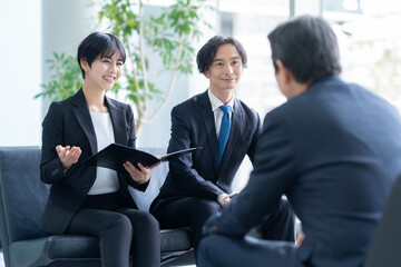 オフィスで働くビジネスマン　撮影協力：スカパー東京メディアセンター