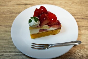 旬のイチゴを贅沢に使ったタルト