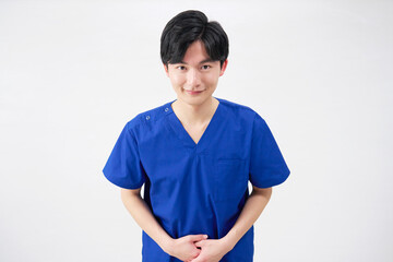 医者・看護師・歯科医師・介護士　男性　お辞儀　白背景　カメラ目線