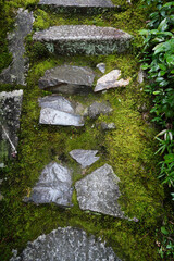 妙心寺塔頭桂春院の庭の石畳