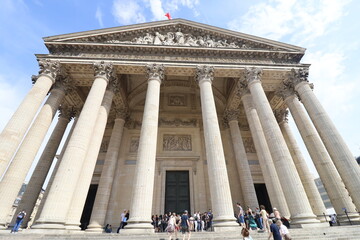 Le Panthéon, nécropole en l'honneur des grands personnages de l'histoire contemporaine...