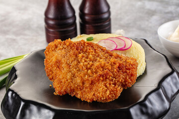 Chicken schnitzel with mashed potatoes