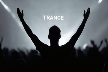 Sylwetka osoby z rękami w górze, Koncert trance z napisem, Muzyka elektroniczna i emocje