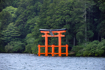 日本周遊　雨の芦ノ湖遊覧