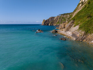 Playa turquesa de Asturias en verano en España