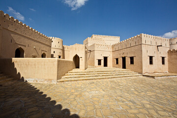 Fototapeta premium Majestic Omani Castle under clear blue sky