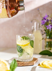 lemonade with lemon and mint