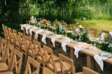 Outdoor Wedding Table Decor in Summer