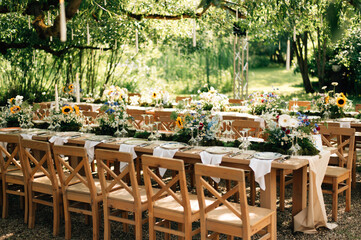 Outdoor Wedding Table Decor in Summer