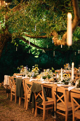 Outdoor Wedding Table Decor in Summer