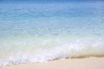 沖縄の美しい海と砂浜の風景