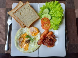 American Breakfast eggs, bacon, sausage, bread, fruit or salad with a drink. Breakfast should consist of complex carbohydrates, protein, and vegetables and fruits.