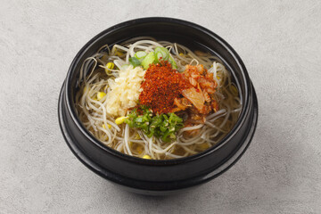 Kongnamul gukbap is a soup made by boiling rice and bean sprouts with various seasonings.
