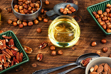 Aromatic fresh nut oil, hazelnut and pecan oil.