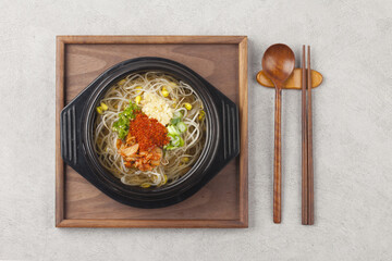 Kongnamul gukbap is a soup made by boiling rice and bean sprouts with various seasonings.