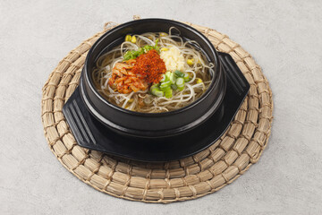 Kongnamul gukbap is a soup made by boiling rice and bean sprouts with various seasonings.