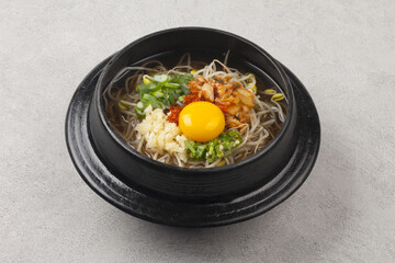 Kongnamul gukbap is a soup made by boiling rice and bean sprouts with various seasonings.