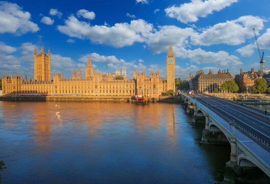 Big Ben (Elizabeth Tower Clock) and Westminster Bridge at Sunset – Iconic View Over the Thames, London, UK