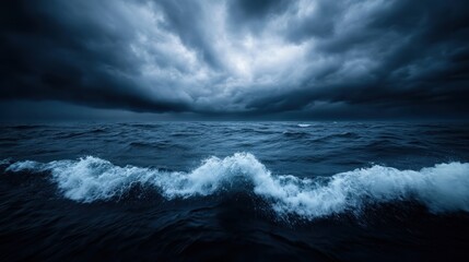 Obraz premium A captivating ocean scene featuring dark stormy clouds above tumultuous waves, evoking feelings of power, nature's majesty, and the beauty of the fierce sea.