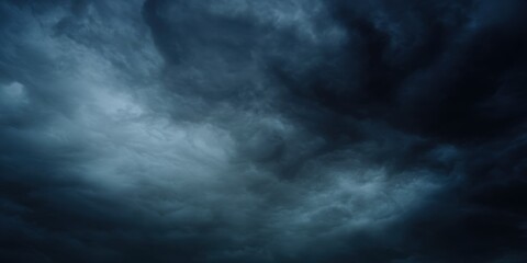 Obraz premium A view of dark stormy clouds filling the sky with a sense of impending weather