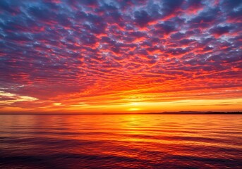 Obraz premium Beautiful Morning Sun Rising Above the Ocean Horizon