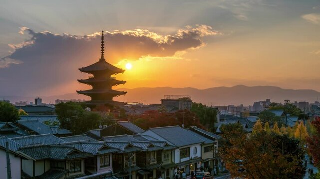 Kyoto Japan time lapse sunset at Yasaka Pagoda in autumn season