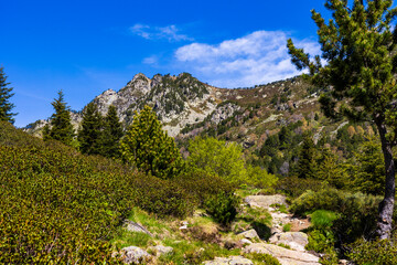 View of the Pic de la Coumeille de l’Ours from the hiking trail to the Rabassoles lakes
