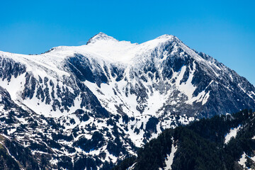 Obraz premium Snowy spring peaks of the Ariège mountains from the Col de la Coumeille de l’Ours