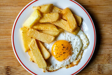 Fried Egg Sunny Side Up With Thick Cut Chuncky Chips