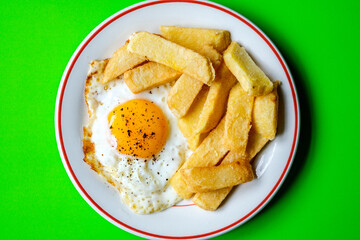 Fried Egg Sunny Side Up With Thick Cut Chuncky Chips