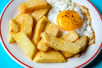 Fried Egg Sunny Side Up With Thick Cut Chuncky Chips