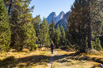 Obraz premium Young hiker woman in autumn in Aiguestortes and Sant Maurici National Park, Spain