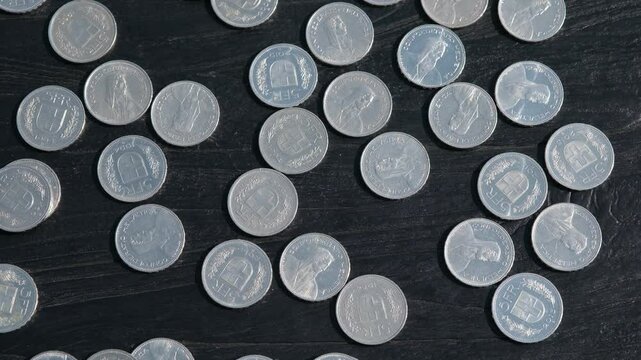 Schweizer 5 Franken Bargeld M&uuml;nzpr&auml;gung Geld M&uuml;nzen, Umlaufm&uuml;nze in der W&auml;hrung CHF, Bargeld F&uuml;nfliber seit 1968 in Kupfernickel und bis 1968 in einer Silber Legierung 