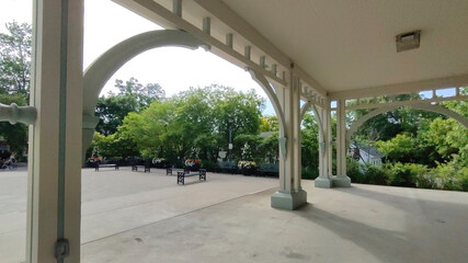 outdoor patio design with arch and columns