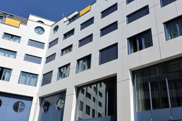 Moderne Fassaden beim Messegelände in Basel