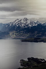 Panoramablick vom Pilatus über die Schweizer Alpen bei klarer Sicht – majestätische Berglandschaft, Fernsicht und natürliche Schönheit der Zentralschweiz