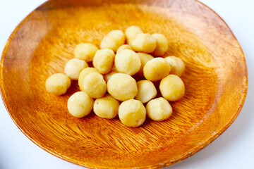 Deliciously salted roasted macadamia nuts