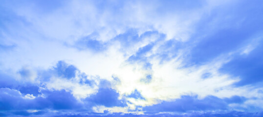 青空と白い雲   ワイド  
