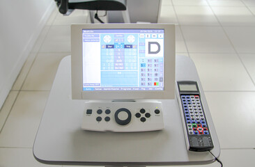 Pantalla digital de agudeza visual y control remoto para ex&aacute;menes de la vista en cl&iacute;nica de optometr&iacute;a

