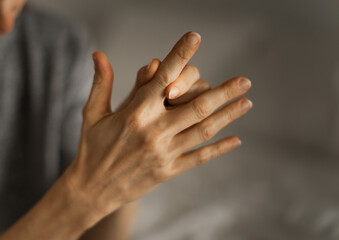 Woman with pain in her fingers hand 