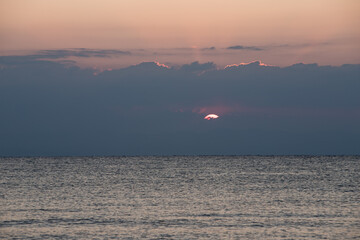 Wschód słońca nad morzem egejskim, Paralia Katerinis, Grecja