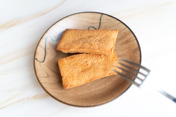 Financiers on Wooden Plate⑦