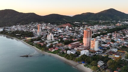 Obraz premium Sunrise and Sunset by the Sea – Calm Waters and Coastal Light in Brazi