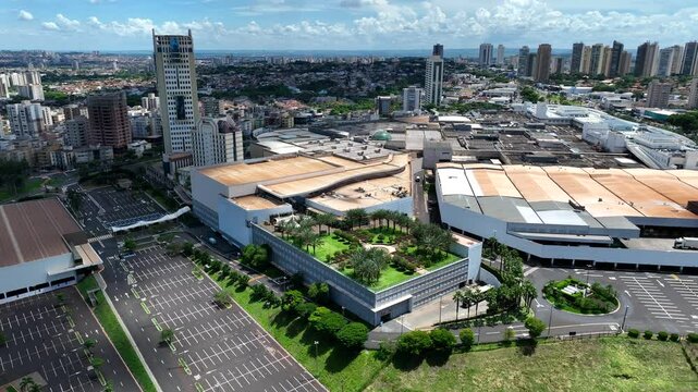 Buildings next to the Parque das Artes, followed by Ribeir&atilde;o Shopping and a view of buildings on Avenida Jo&atilde;o Fiusa