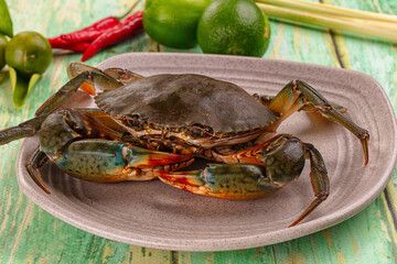 Raw wild crab for cooking