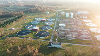 Water recycling facility with filtration pools