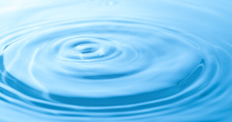 美しい水面の波紋の模様	