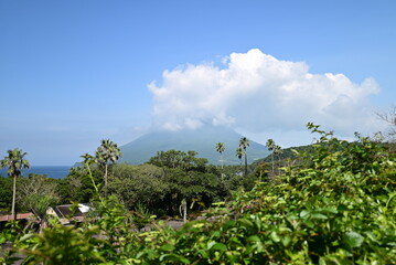 薩摩半島　長崎鼻から望む薩摩富士（開聞岳）