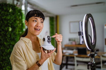 Japanese blogger record video tutorial about cctv security camera