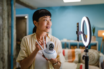 Japanese blogger record video tutorial about cctv security camera